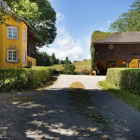 Gutshof An Der Alten Linde Siegsdorf Exterior photo